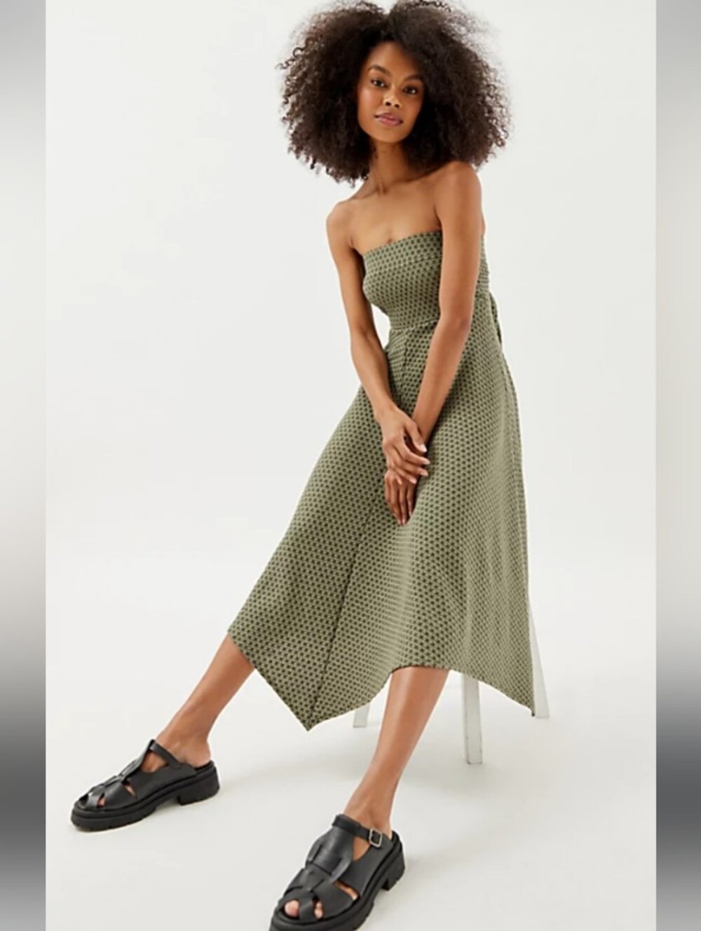 Urban Outfitters Uo Madison Textured Strapless Midi Dress In Dark Green